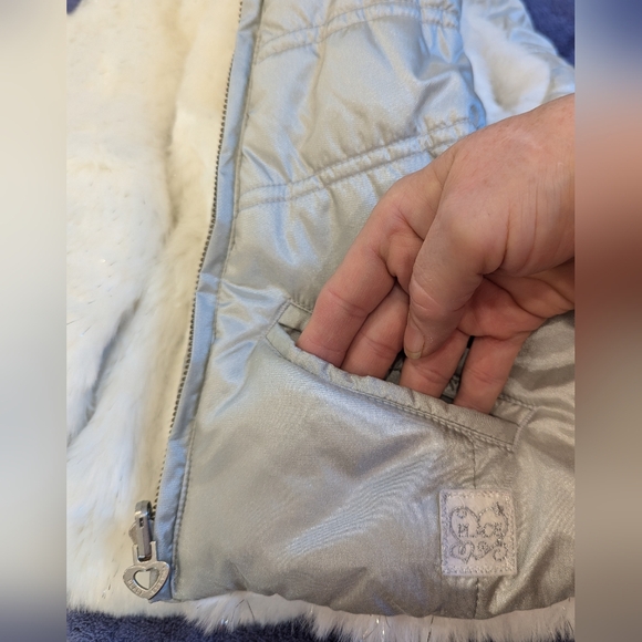 🎉HP🎉  Children's Place REVERSIBLE Puffer Vest Sparkly Faux Fur/Grey 18Months - Picture 6 of 7